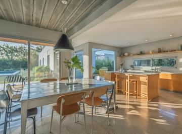 Casa · 145m² · 4 Ambientes · 4 Cocheras · Casa en Venta 4 Ambientes en Santa Clara - Manzanares