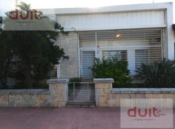 Casa · 300m² · 4 Ambientes · Casa Departamento en Venta en Barrio Juniors!