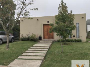 Casa · 100m² · 4 Ambientes · Casa en Venta - 3 Dorm. 2 Baños - Pilar
