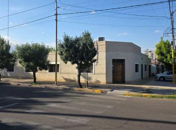 Casa de 4 ambientes, Maipú · Casa Esquina en Venta 296 m², Calle Lemos y Furlotti A.