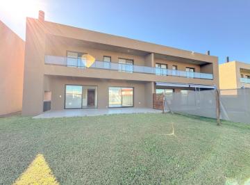 Casa · 124m² · 5 Ambientes · 1 Cochera · Casa a La Venta en Condominio Don Mateo Funes