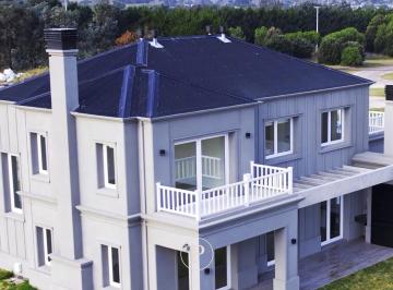 Casa · 247m² · 4 Ambientes · Venta Casa de 4 Ambientes en Haras del Mar