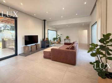 Casa · 199m² · 4 Ambientes · 2 Cocheras · Casa en Venta y Alquiler de 4 Ambientes en San Matias con Oficina Perimetral