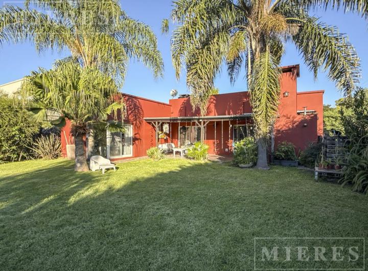 Casa · 144m² · 4 Ambientes · 1 Cochera