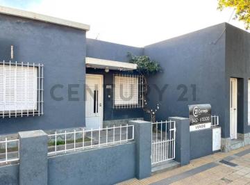 Casa · 106m² · 7 Ambientes · 1 Cochera · Casa de Dos Dorm., Dos Baños y Patio con Gran Depósito. Venado Tuerto.