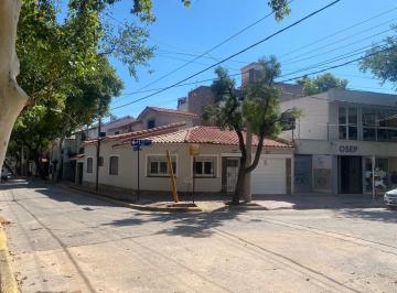 Casa · 136m² · 7 Ambientes · 1 Cochera · Casa Centrica