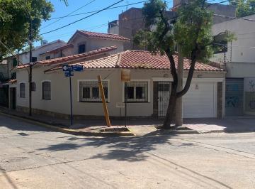Casa · 136m² · 7 Ambientes · 1 Cochera · Hermosa Casa a La Venta en Ciudad de Mendoza