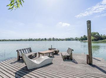 Casa · 458m² · 10 Ambientes · Casa en Venta en Santa Barbara, Tigre, G. B. a. Zona Norte