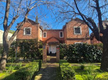 Casa de 7 ambientes, San Isidro · Muy Buena Casa, en Excelente Ubicacion, Cerca de Todo