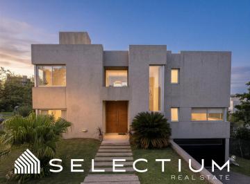 Casa · 806m² · 12 Ambientes · 2 Cocheras · La Rufina: Casa de 3 Plantas con Pileta, Vista Panorámica y Gran Luminosidad