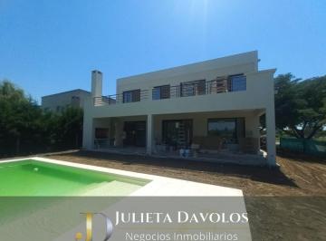 Casa · 268m² · 5 Ambientes · 2 Cocheras · Casa a La Laguna en Venta El Canton Barrio Islas