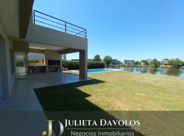 Casa · 205m² · 5 Ambientes · 2 Cocheras · Casa a La Laguna en Venta El Canton Barrio Norte