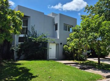 Casa · 216m² · 7 Ambientes · Venta de Casa 4 Dorm y Escritorio - Barrio Privado Villa Olivos, Garin, Escobar