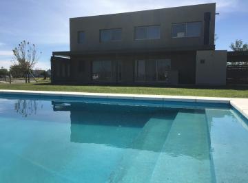 Casa · 195m² · 5 Ambientes · 2 Cocheras · Casa en Venta 5 Ambientes El Canton Barrio Islas con Pileta.