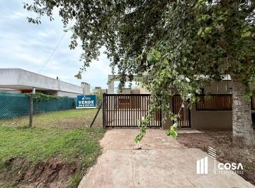 Casa · 67m² · 4 Ambientes · 1 Cochera · Venta PH 2 Dorm. con Amplio Jardín Tierra de Sueños 3 Roldán Santa Fe