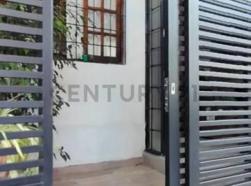 Casa · 204m² · 6 Ambientes · 1 Cochera · Casa en Venta