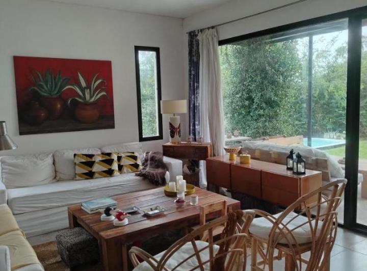 Casa · 100m² · 4 Ambientes · 2 Cocheras