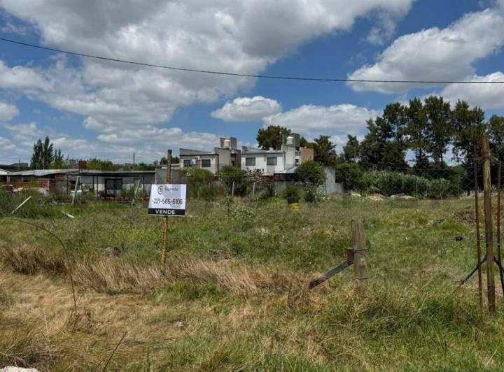 Terreno · 933m²