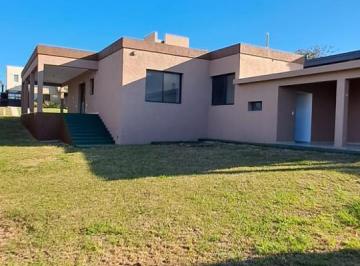 Casa · 215m² · 6 Ambientes · 1 Cochera · Hermosa Casa de Tres Dorm. con Patio - Barrio Cañitas