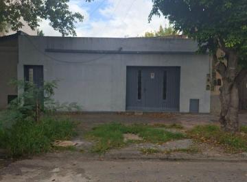 Casa de 3 ambientes, Lanús · 2 Departamentos con Local en Block