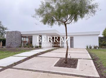 Casa · 150m² · 4 Ambientes · 2 Cocheras · Casa Venta 3 Dorm. Barrio Santa Elena Lote de 550 m² Pilar del Este