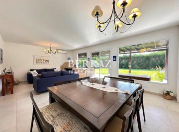Casa · 211m² · 6 Ambientes · 1 Cochera · Casa Venta San Isidro Labrador Villanueva Lote de 745 m² Apto Credito