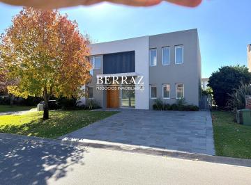 Casa · 280m² · 6 Ambientes · 2 Cocheras · Casa Venta 6 Ambientes en Ayres Plaza Pilar Lote de 600 m²