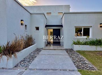 Casa · 179m² · 5 Ambientes · 3 Cocheras · Casa Venta 3 Dorm. Barrrio St Matthew´s Lote de 867 m² Pilar