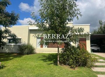Casa · 150m² · 5 Ambientes · 3 Cocheras · Casa Venta 4 Dorm. Barrio Santa Guadalupe Lote de 700 m² Pilar del Este