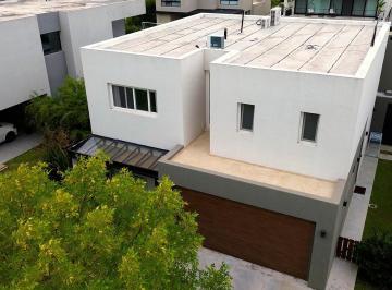 Casa · 223m² · 5 Ambientes · 4 Cocheras · Venta de Casa en Los Castaños, Nordelta