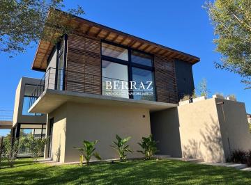 Casa · 234m² · 5 Ambientes · 2 Cocheras · Casa Venta 4 Dorm. Barrio Ayres Plaza Lote de 615 m² Pilar