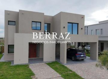 Casa · 210m² · 6 Ambientes · 4 Cocheras · Casa Venta 4 Dorm. Barrio San Sebastián Lote de 900 m² Escobar