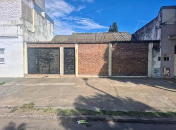 Casa · 60m² · 3 Ambientes · 1 Cochera · Venta Casa a Reciclar con Gran Lote en Villa Dominico
