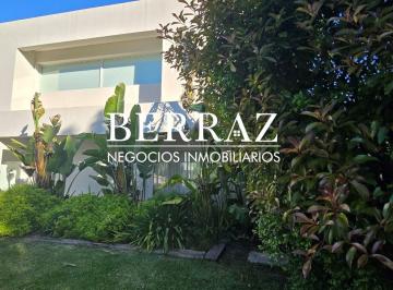 Casa · 162m² · 5 Ambientes · 2 Cocheras · Casa Venta 3 Dormitoios Barrio Santa Guadalupe Lote de 630 m² Pilar del Este