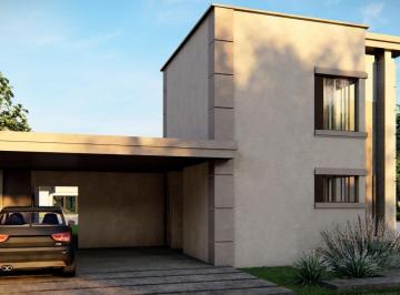 Casa · 220m² · 4 Ambientes · 2 Cocheras · Casa en Maipu