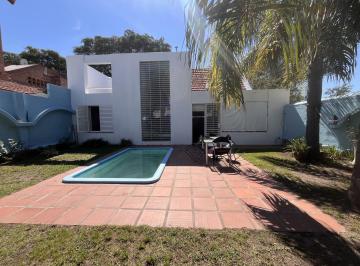 Casa · 217m² · 3 Ambientes · 1 Cochera · ¡Venta! Casa en Urca - 2 Dorm. en Planta Baja ¡Con Escritura!