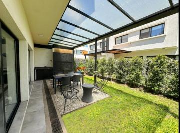 Casa · 134ha · 4 Ambientes · 1 Cochera · Venta de Casa 4 Ambientes en Condominio Privado Las Lilas. Parque Leloir