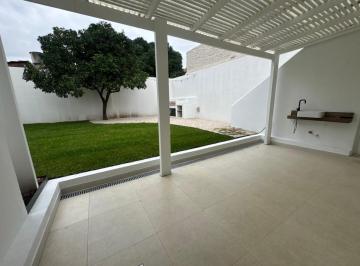 Casa · 140m² · 5 Ambientes · 1 Cochera · Casa Totalmente Refaccionada en Santa Rita