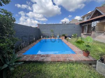 Casa · 90m² · 5 Ambientes · 1 Cochera · Casa en Venta - 3 Dorm. - Playroom - Pileta - Don Torcuato