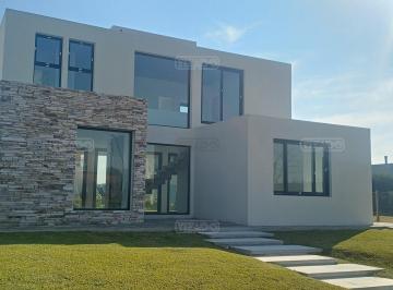 Casa · 174m² · 4 Ambientes · 3 Cocheras · Casa en Venta en Acacias, Puertos, Escobar