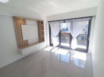 Departamento · 66m² · 3 Ambientes · Departamento de 3 Ambientes a La Calle con Balcon Saliente en Plaza Mitre