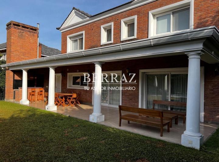 Casa · 227m² · 6 Ambientes · 4 Cocheras