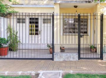 Casa de 2 ambientes, Lomas de Zamora · Casa 2 Ambientes en Venta en Lomas de Zamora con Parrilla y Jardin