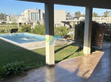 Casa · 195m² · 5 Ambientes · 2 Cocheras · Casa en Venta en Santa Elena, Pilar del Este, Pilar
