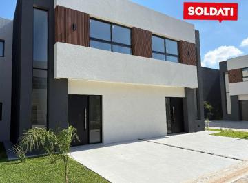 Casa · 129m² · 4 Ambientes · 1 Cochera · Town House de 4 Ambientes con Cochera en Villa Rosa — 129.00 m²