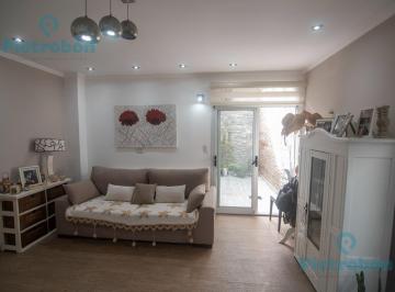 Departamento · 70m² · 3 Ambientes · 1 Cochera · Venta PH / Casa con Garaje y Patio en Junín