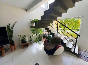 Casa · 190m² · 5 Ambientes · 3 Cocheras · Casa en Venta - Santa Catalina - Apto Credito (Con Renta)