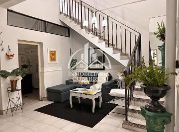 Casa · 216m² · 5 Ambientes · Casa Esquina en Venta en Pasaje Torino