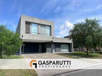 Casa · 200m² · 4 Ambientes · 6 Cocheras · Casa en Venta en San Matías