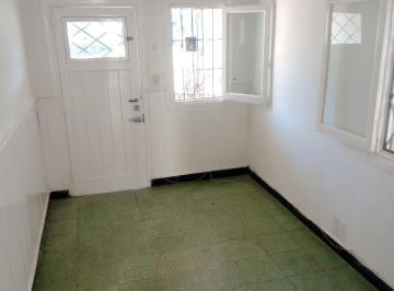 PH · 54m² · 2 Dormitorios · Casa 3 Ambinetes en PH Al Frente T Independiente Zona Colon Al 4400